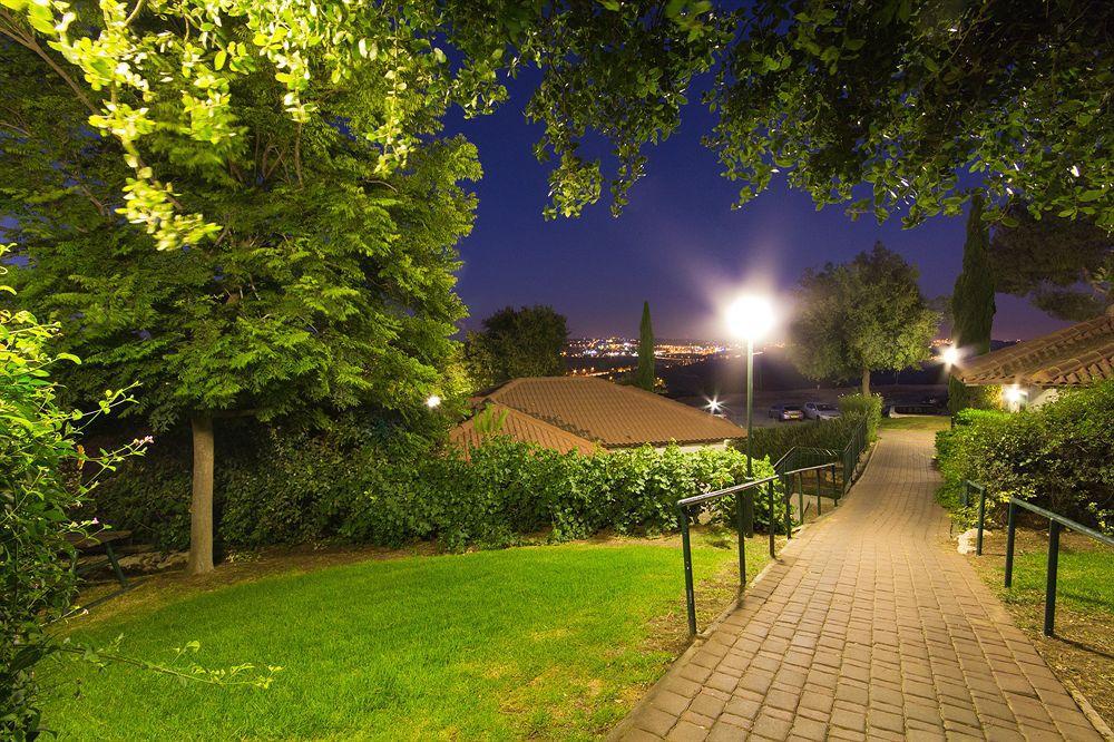 Shoresh Green Hills Family Suites Hotel Eksteriør billede