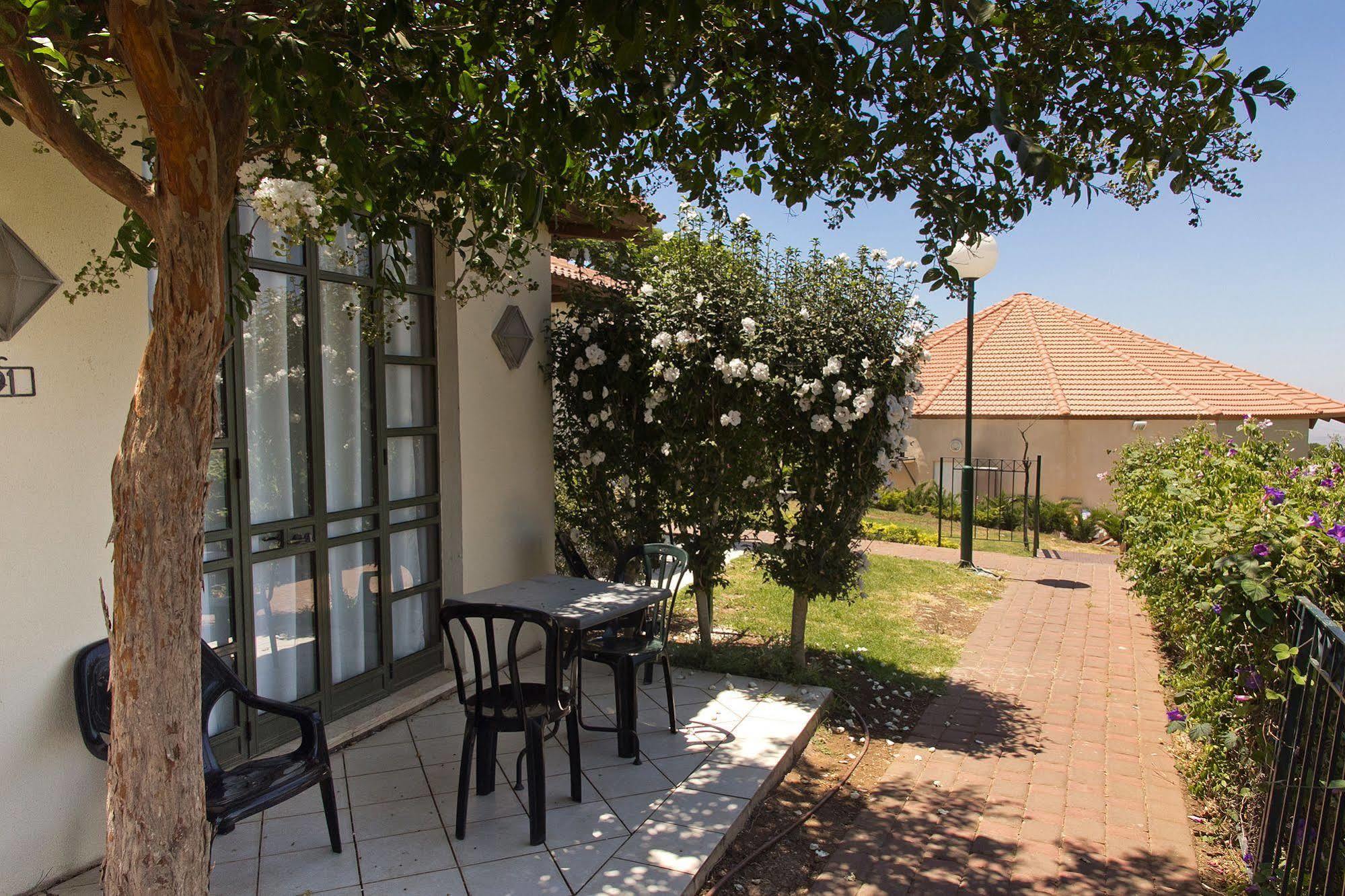 Shoresh Green Hills Family Suites Hotel Eksteriør billede