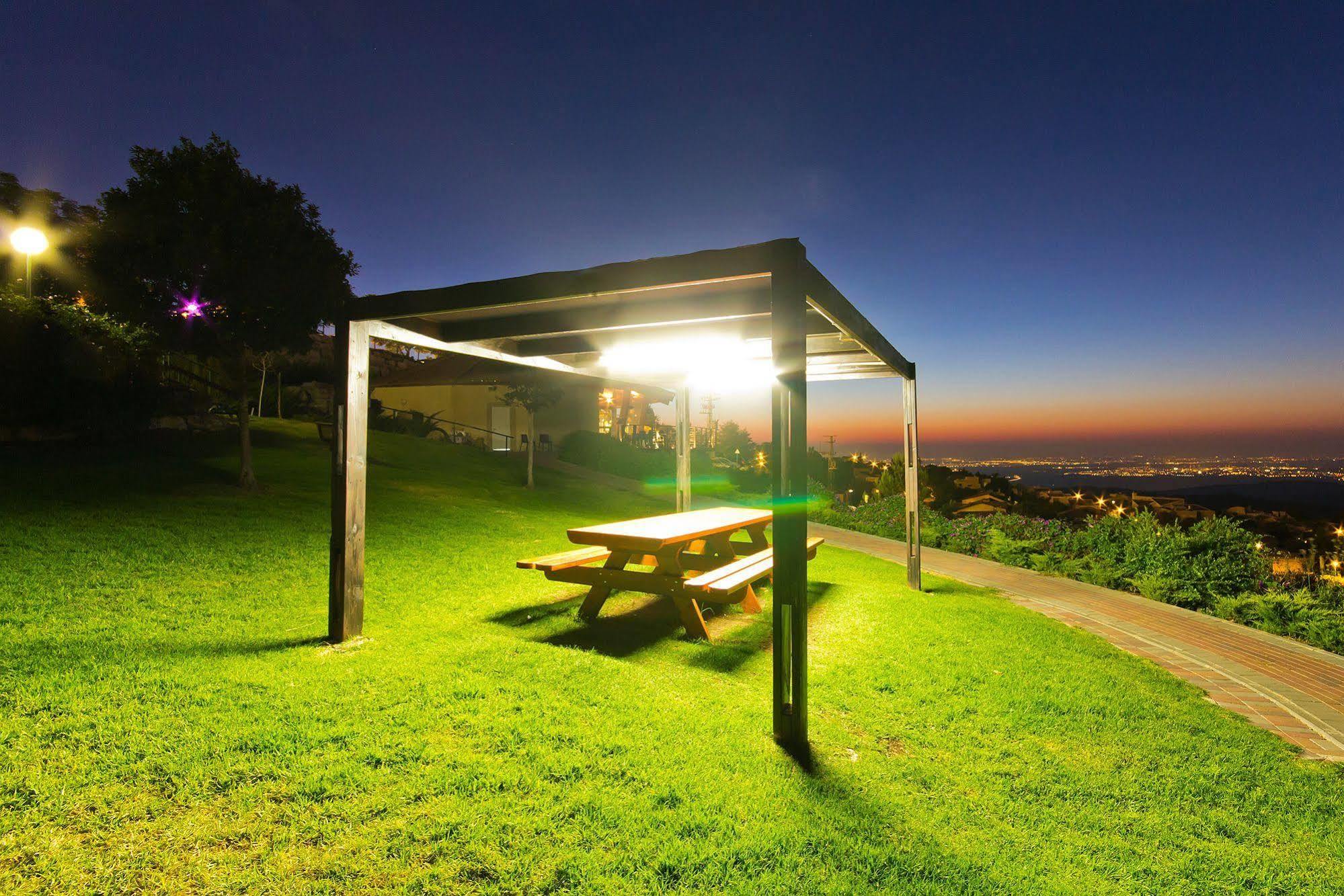 Shoresh Green Hills Family Suites Hotel Eksteriør billede